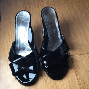 Taryn Rose Diol Black patent slide sandals 35, 5